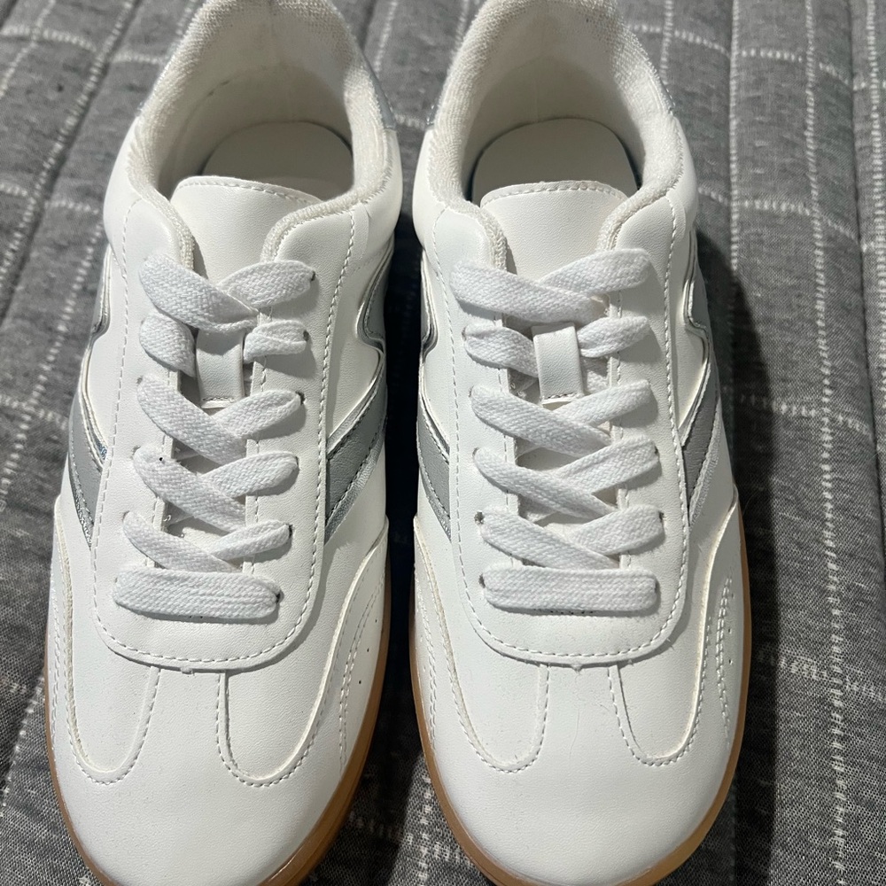 Women’s Madden Girl GIIA Sneakers.  White with Gray/Silver Accents